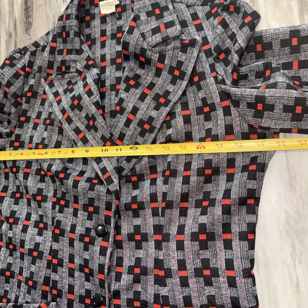 Vintage Women's 2 Button Blazer Jacket Polyester Gray Black Red Design 15/16 - Picture 10 of 13